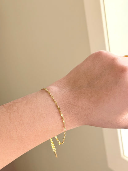 Delicate gold chain bracelet