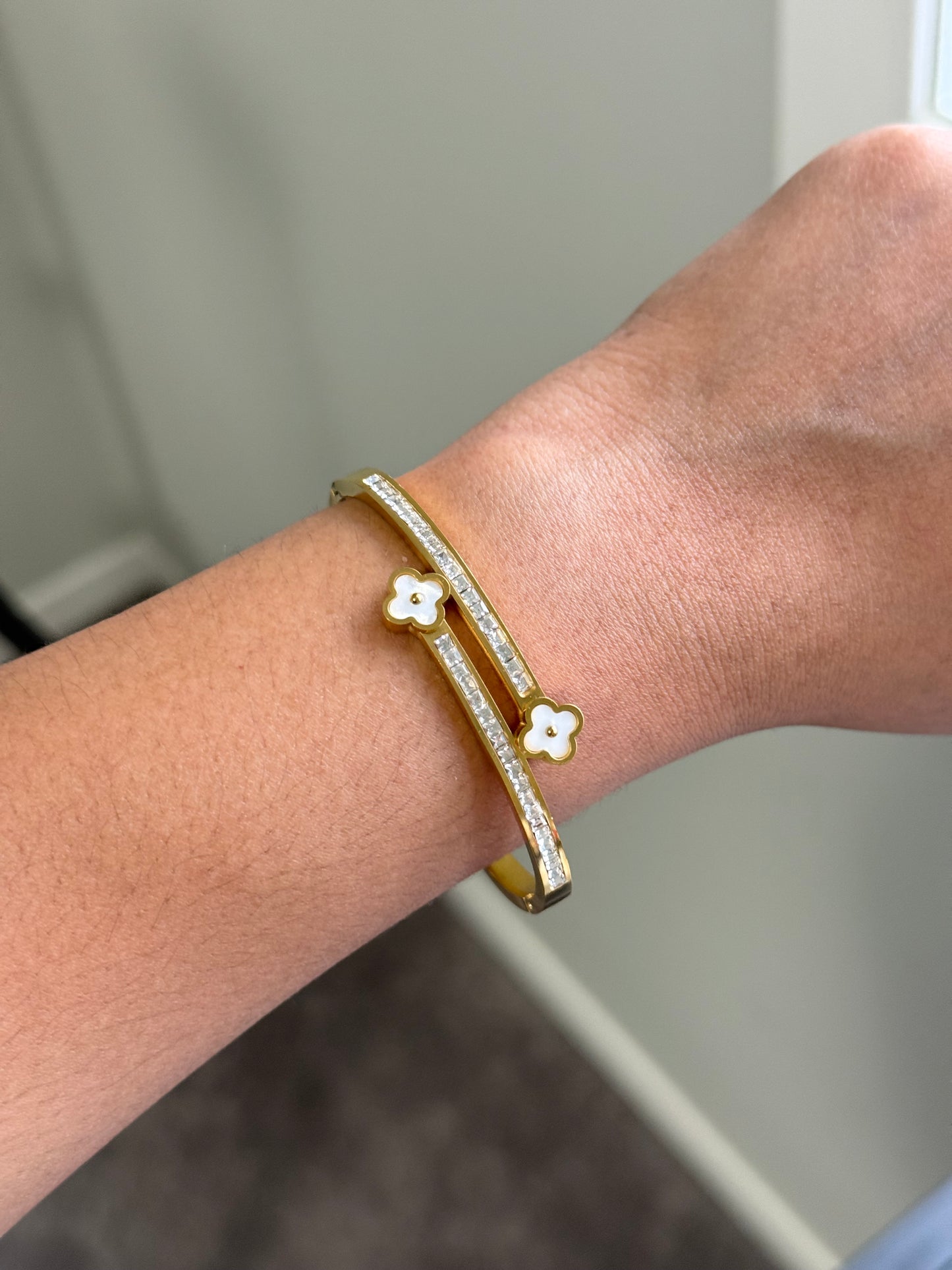 Clover Shine Bangle