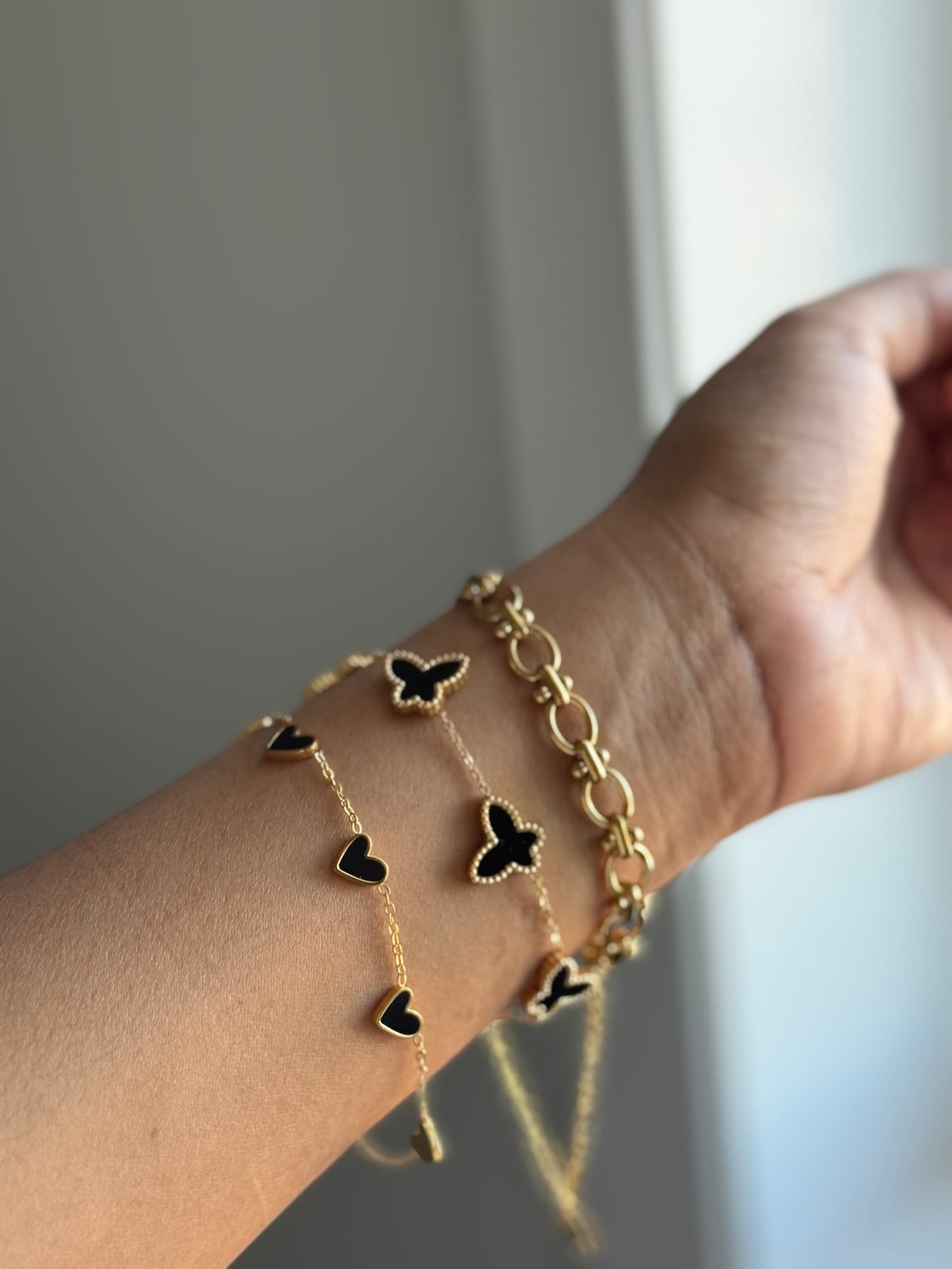 Elegant gold loop chain bracelet
