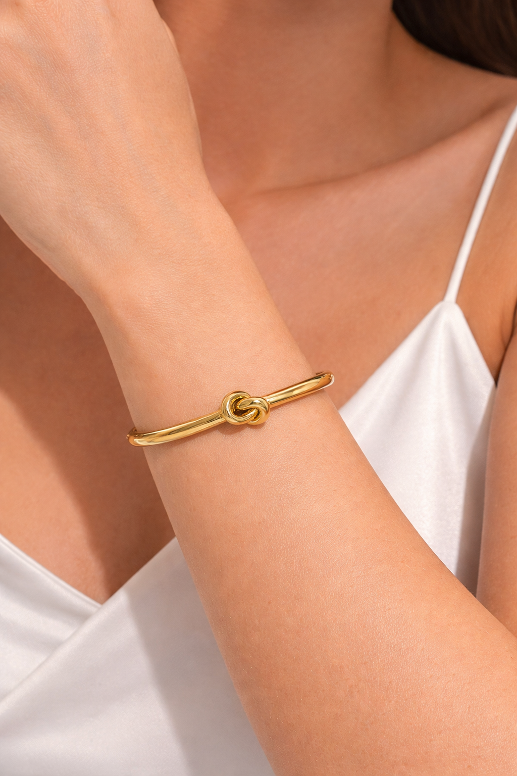 Elegant gold knot bangle