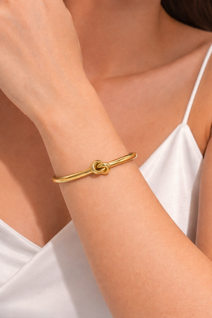 Elegant gold knot bangle