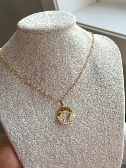 Radiant Circle Zircon Necklace
