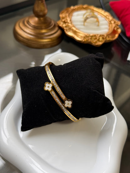 Clover Shine Bangle