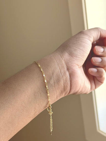 Delicate gold chain bracelet