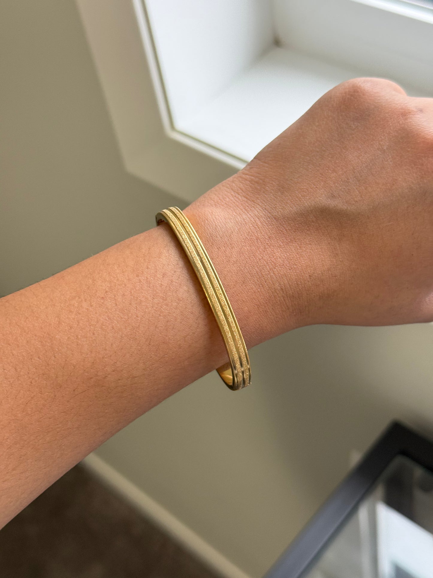 Elegant Gold Bangle
