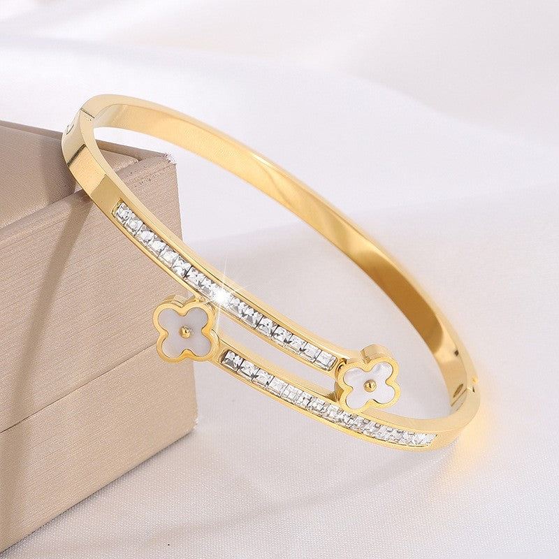 Clover Shine Bangle