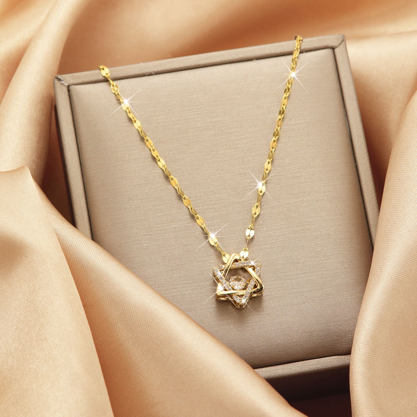Elegant Star Twist Necklace