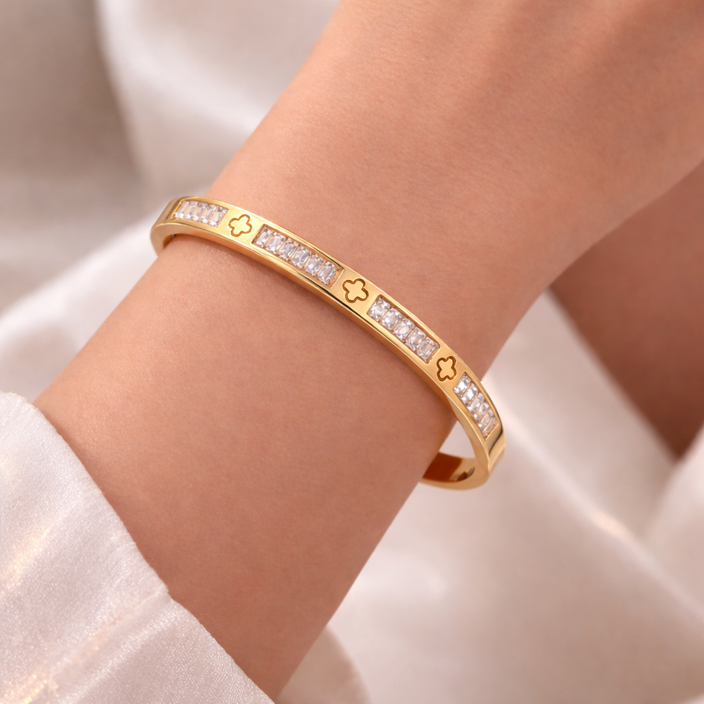 Cloverline Bangle